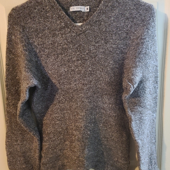 Sweater - Picture 1 of 2